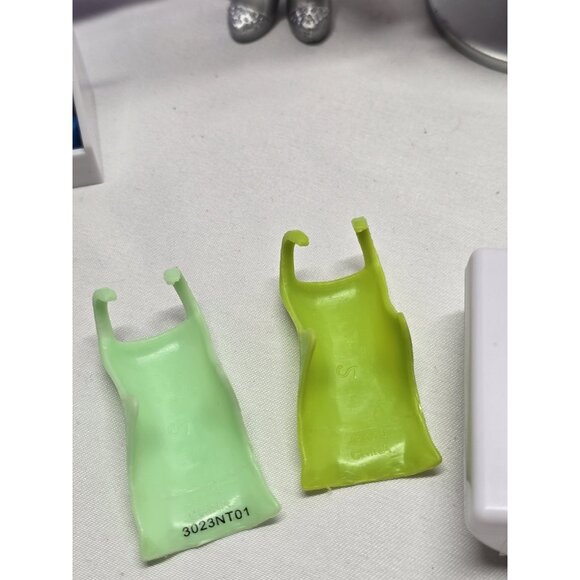 MiWorld Mi World OPI Nail Salon Mini World Playset Parts And Doll - Picture 11 of 14